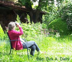 Beobachterin im Garten